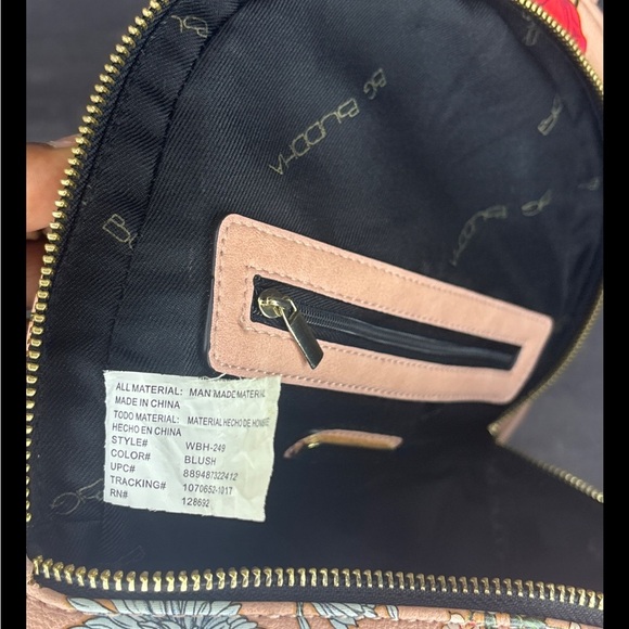 🔥BIG BUDDHA pink backpack with beautiful vibrant flowers and gold Size: OS🔥 - Picture 6 of 9